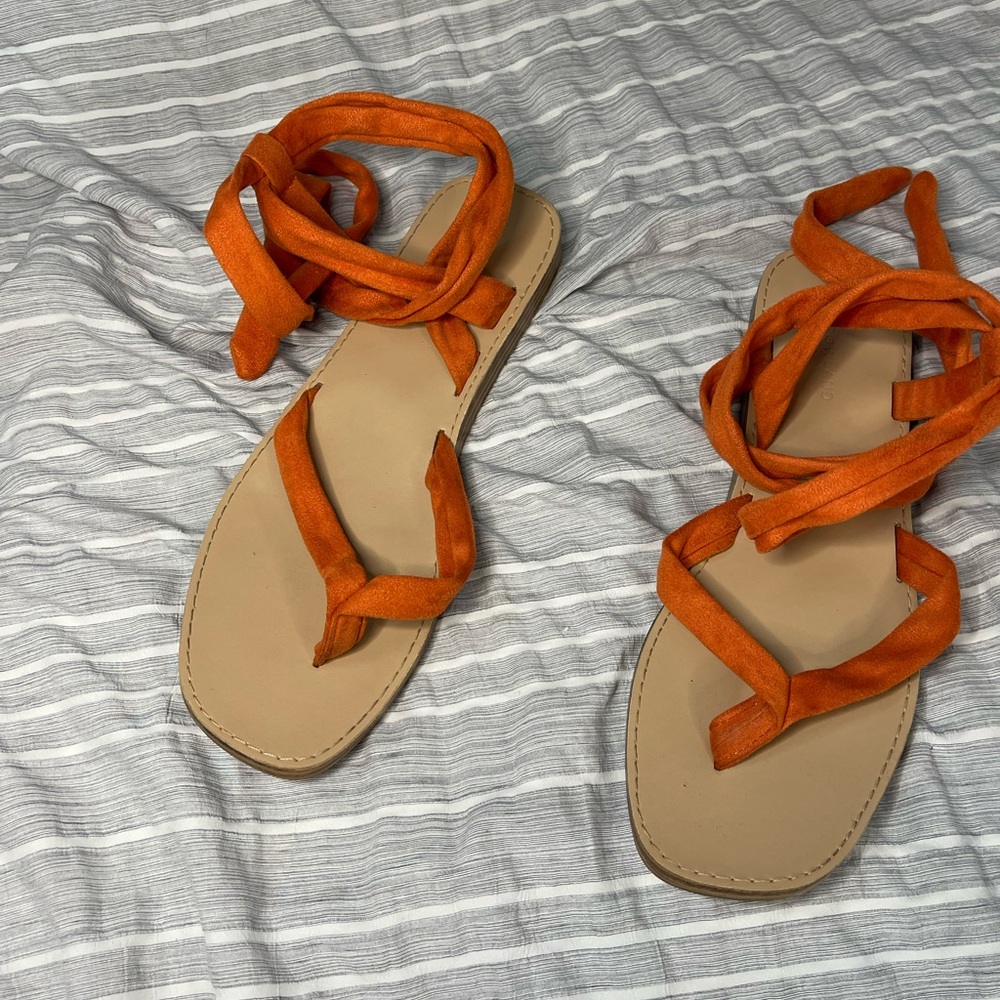 Justfab Kelly Rowland green goddess Gaia flat 9.5 orange sandals